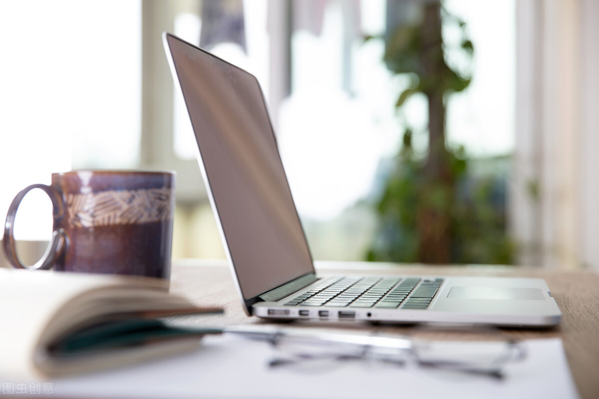 买了个电脑桌一股刺鼻的味道,买了个电脑做什么副业好