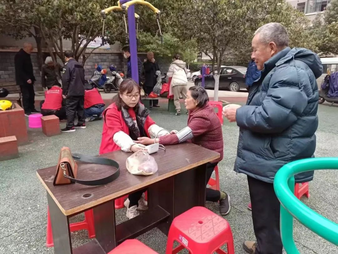 这是一个不会发货的“商品”链接，却有200余人下单