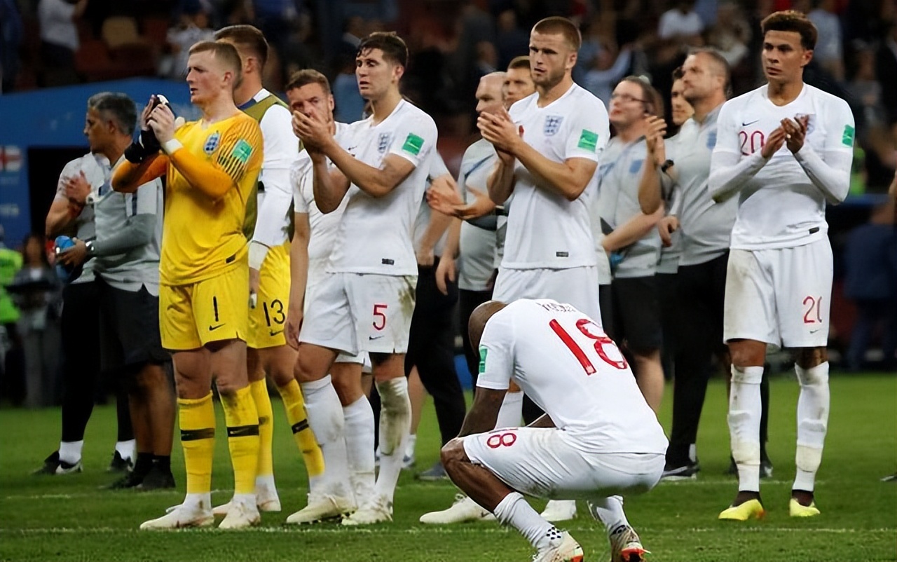 足球袜破了个洞怎么补救,球袜破洞