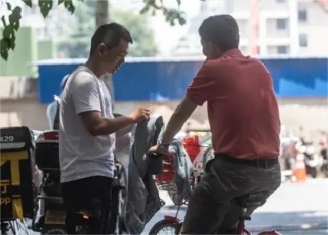 织补师衣服,织补修复师真实收入