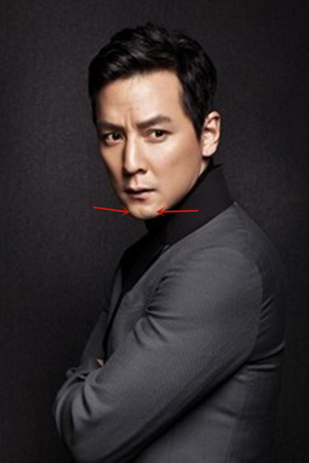 有美人尖下巴的明星,下巴不尖但很平的明星