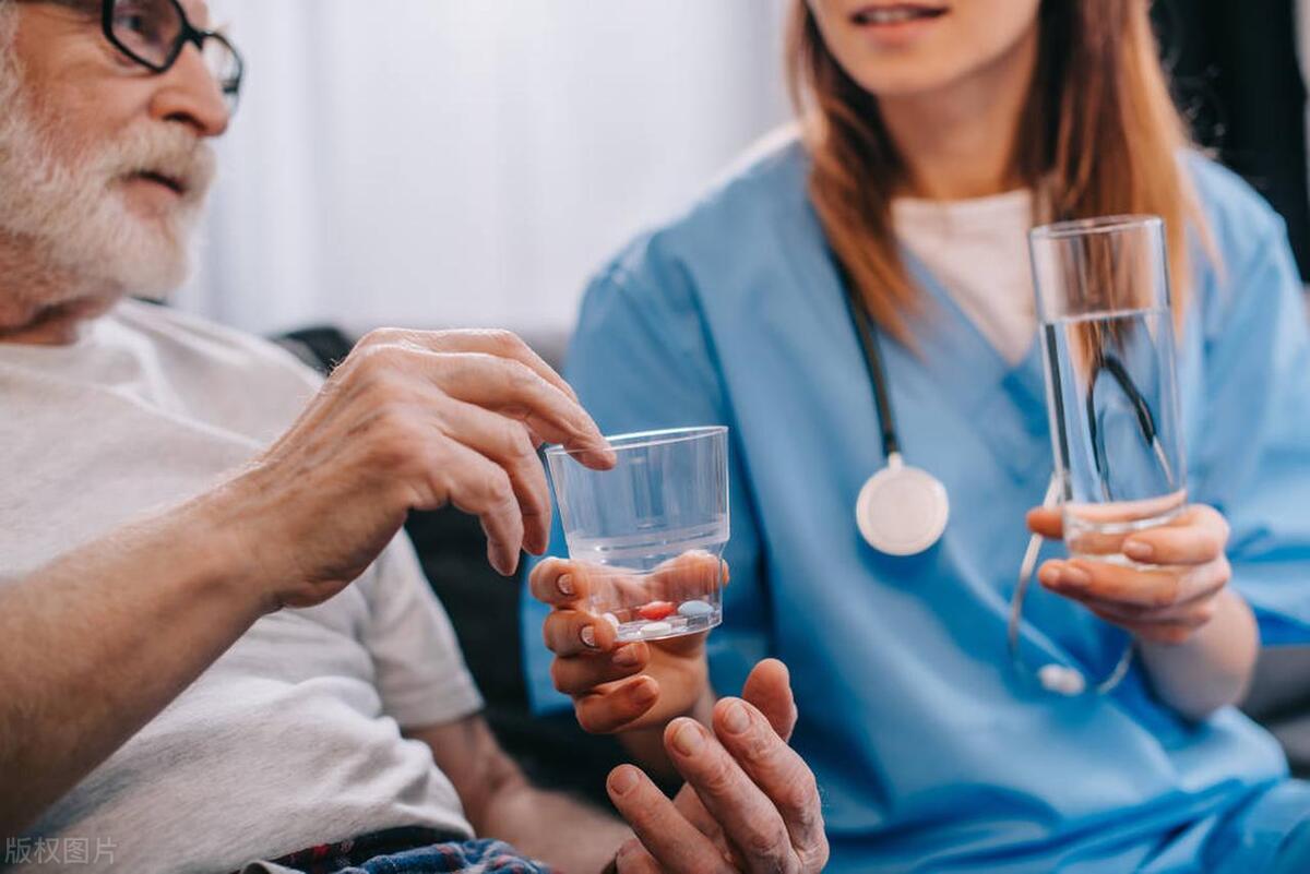 岳母被查出血栓后，妻子要我晚上陪着岳母睡，岳母夜间却心梗离世