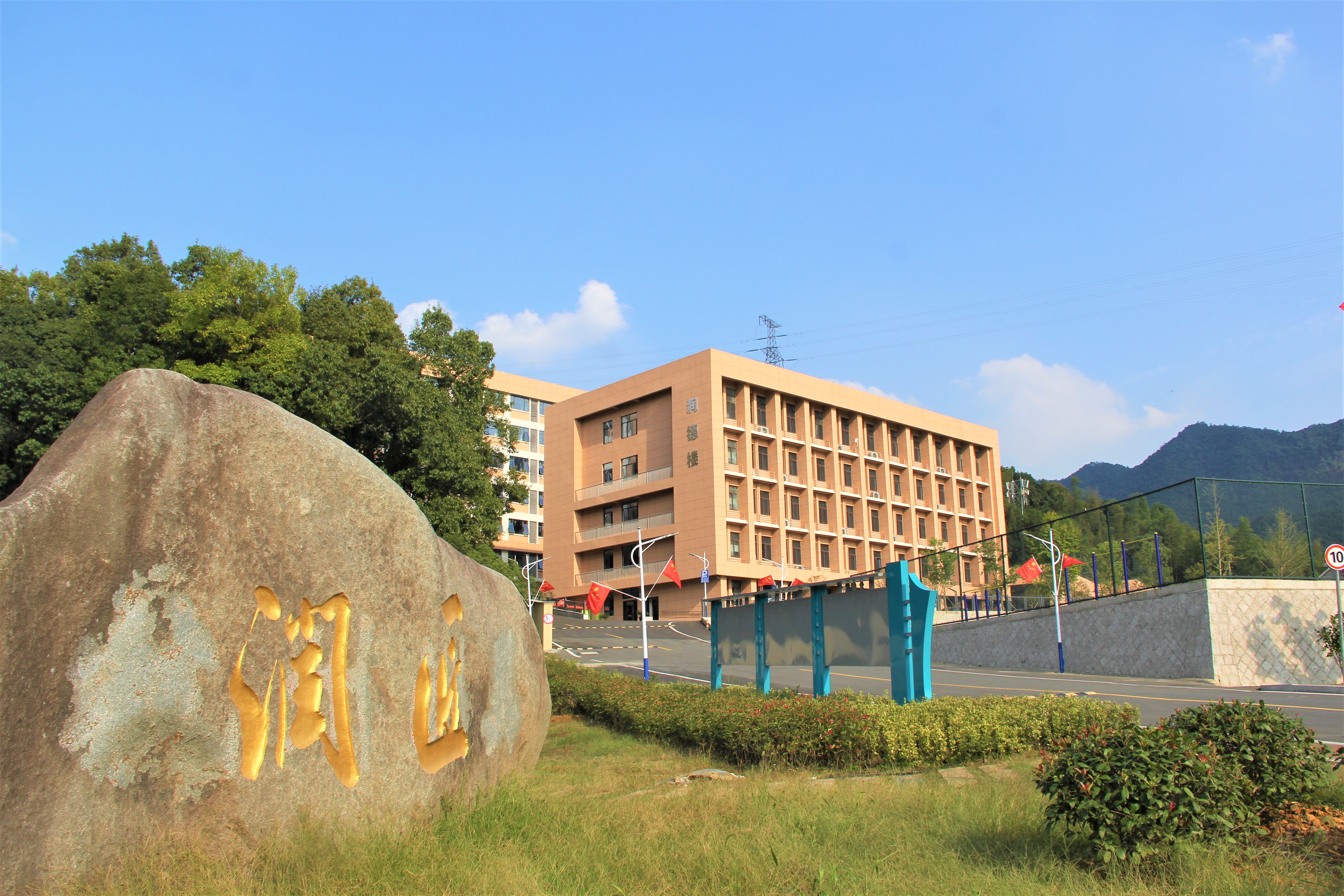 呼和浩特市智能工程中等职业学校,职业学校有哪些好推荐