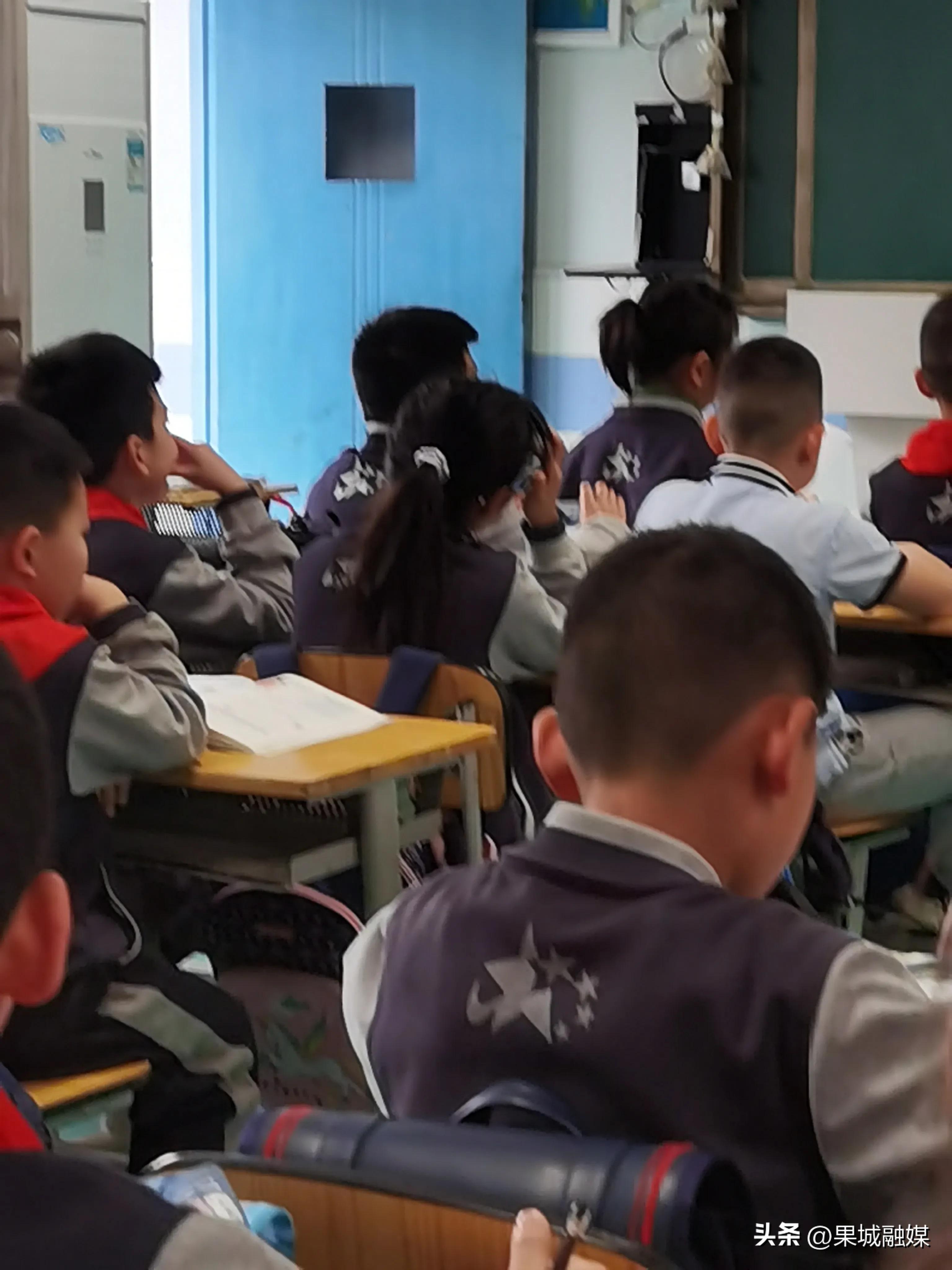 开放的班级课堂，自信的金翼师生