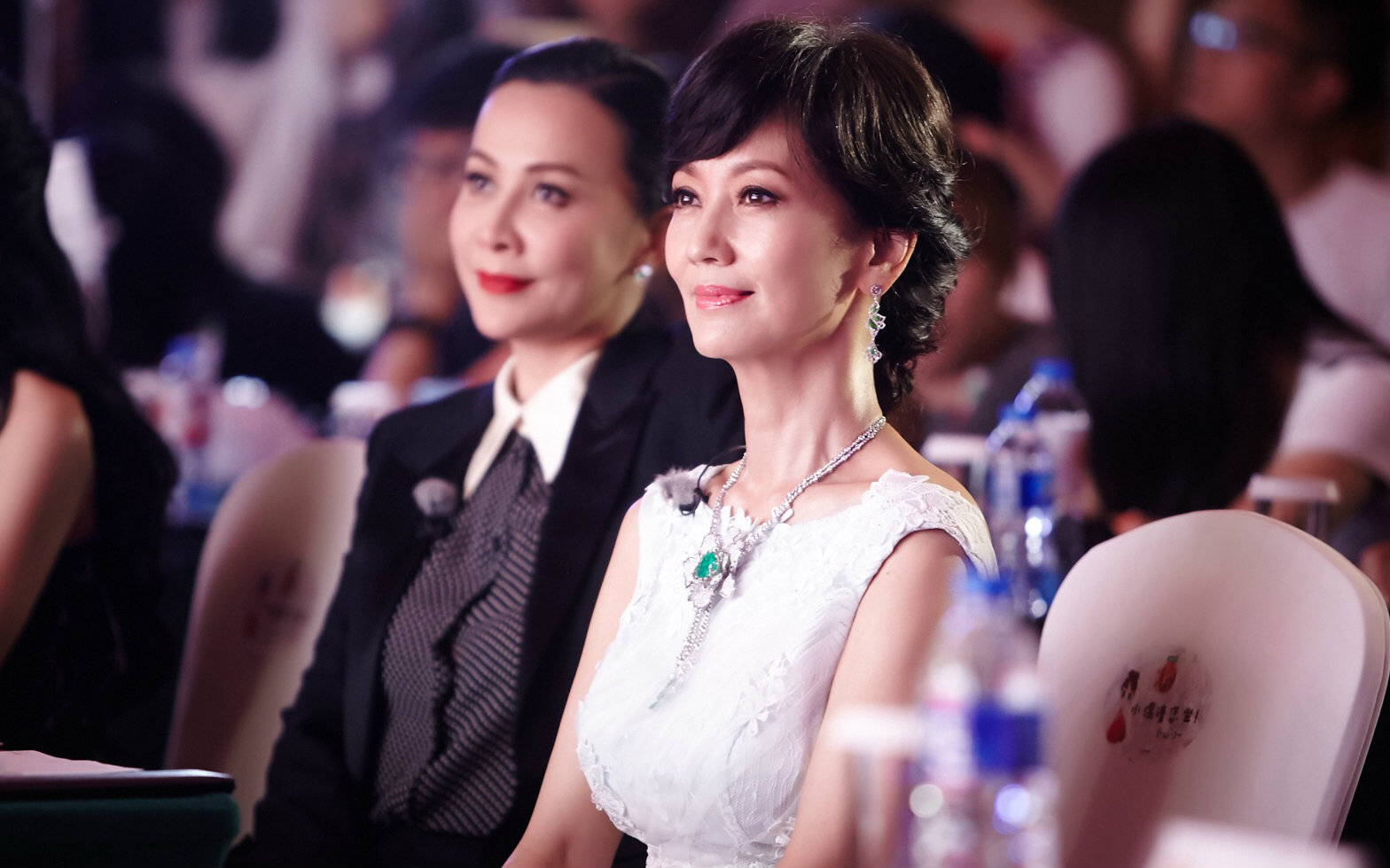 69岁赵雅芝与59岁的叶童庆生,69岁赵雅芝和60岁的叶童同框