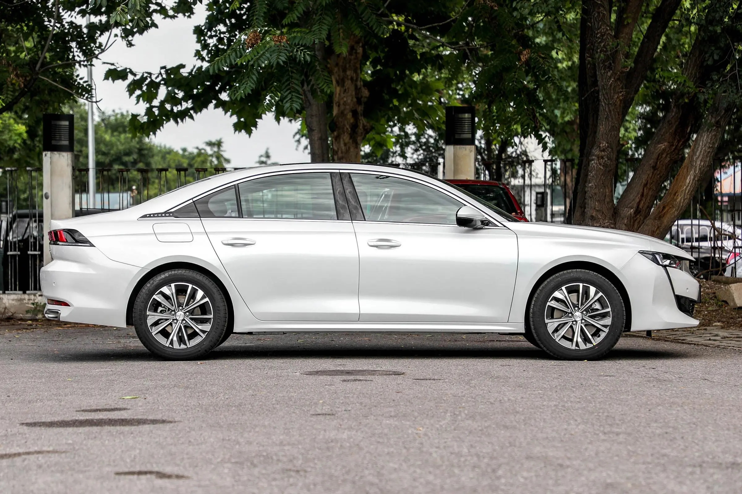 这3款合资中型车虽然很冷门,被遗忘的中级豪车颜值高性能好