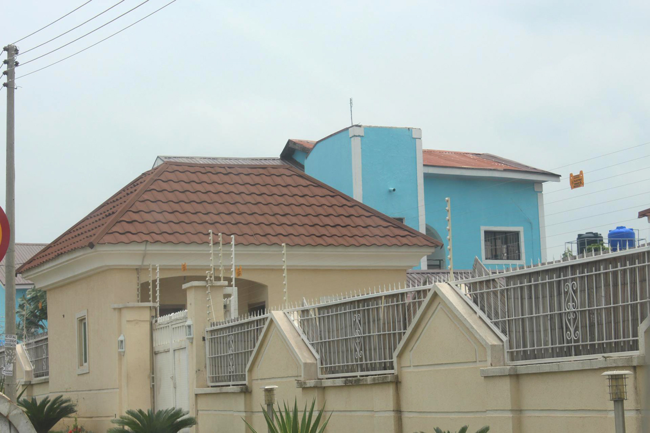 金属瓦和玻纤瓦哪个好用,合成树脂瓦的优缺点