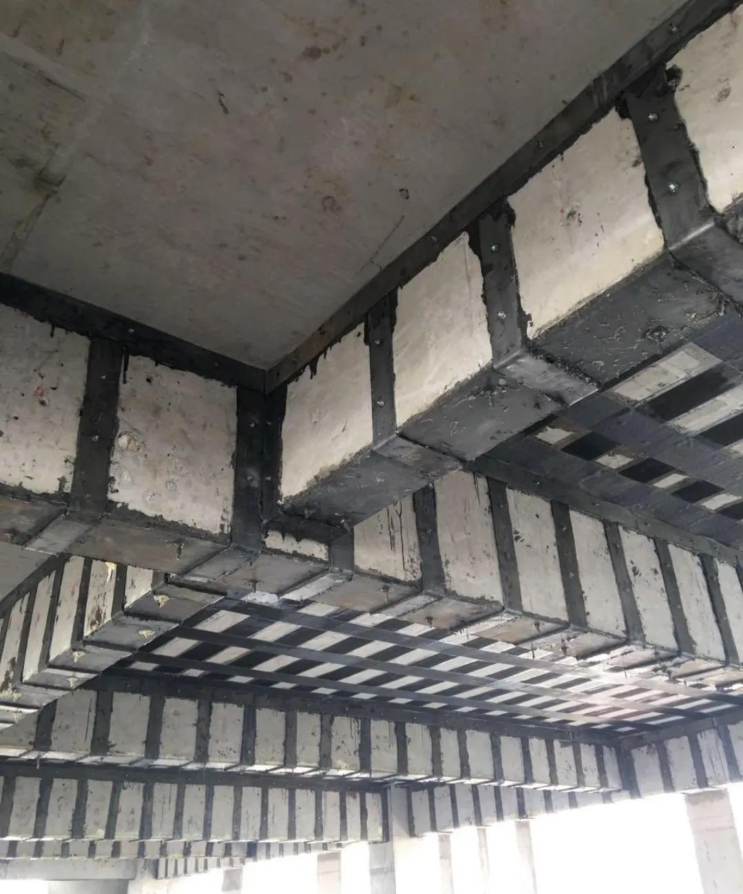 小王现场巡查发现多处梁钢筋被打断