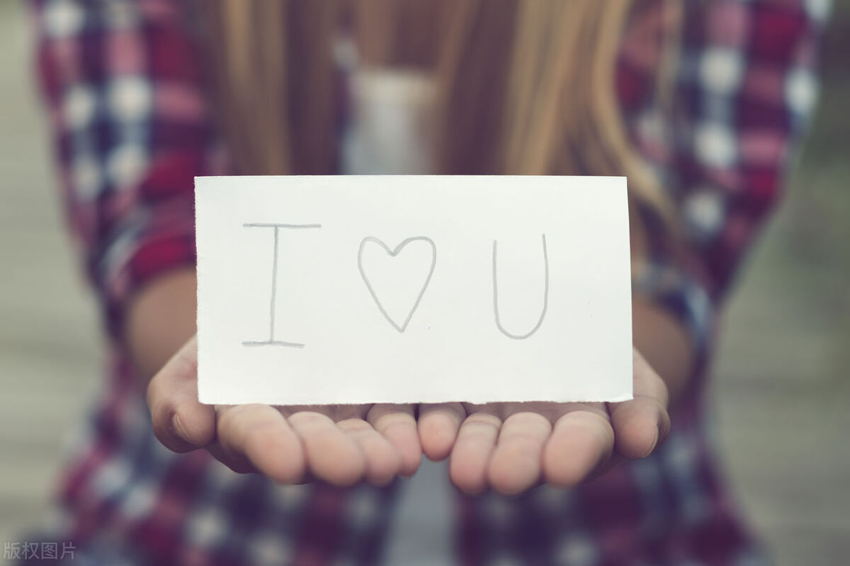 在爱情中怎么让对方越来越喜欢你,恋爱如何看出对方心里有你