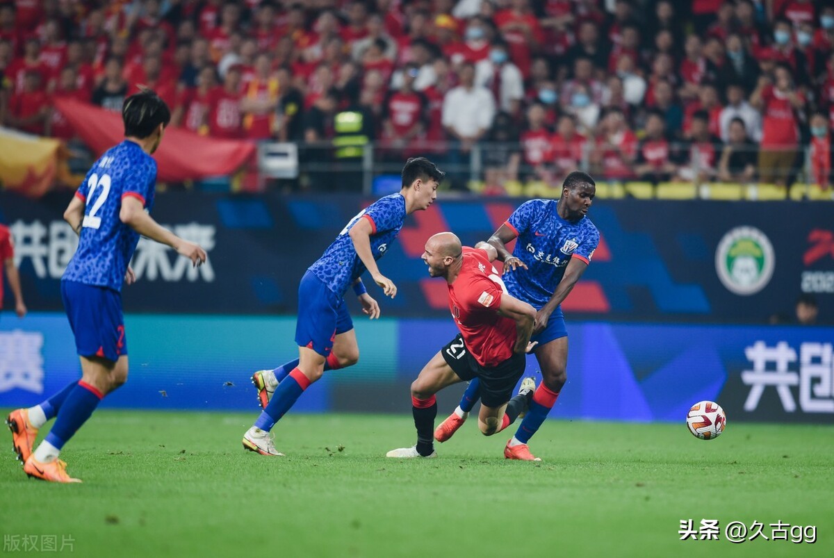 嘴硬？输球+8黄1红吴金贵心不甘，马镇一拳或“打蒙”扬科维奇