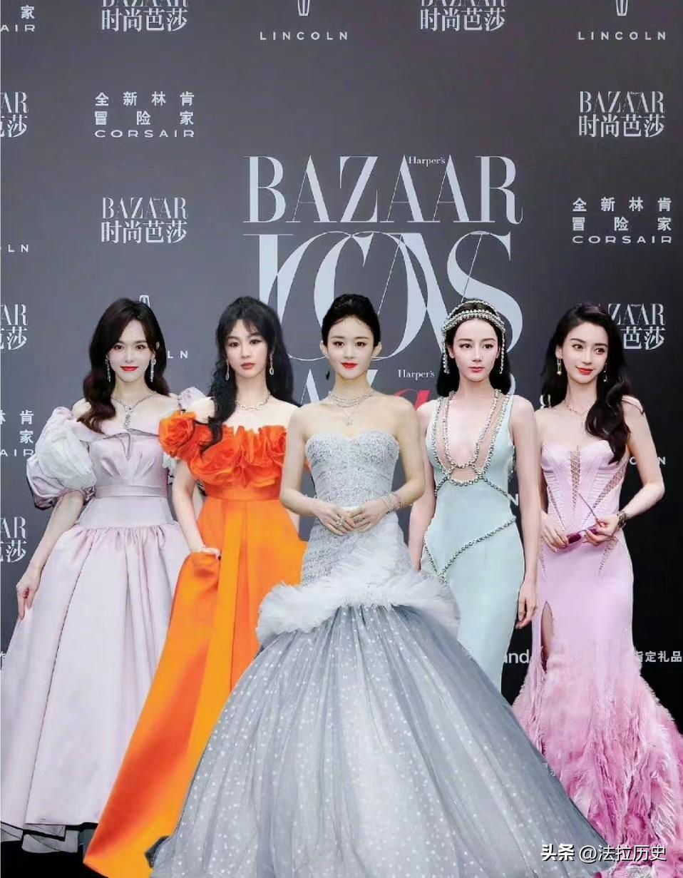 “半露酥胸”却还要捂着，脸皮薄到不自在，迪丽热巴遭网友群嘲