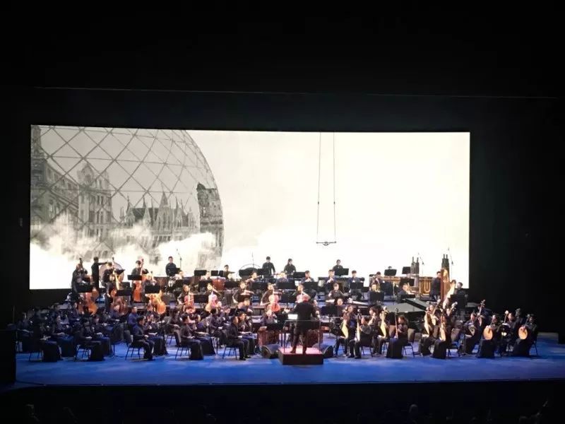 当时社会下，人们对权力、荣耀、战争以及政治变革的感受