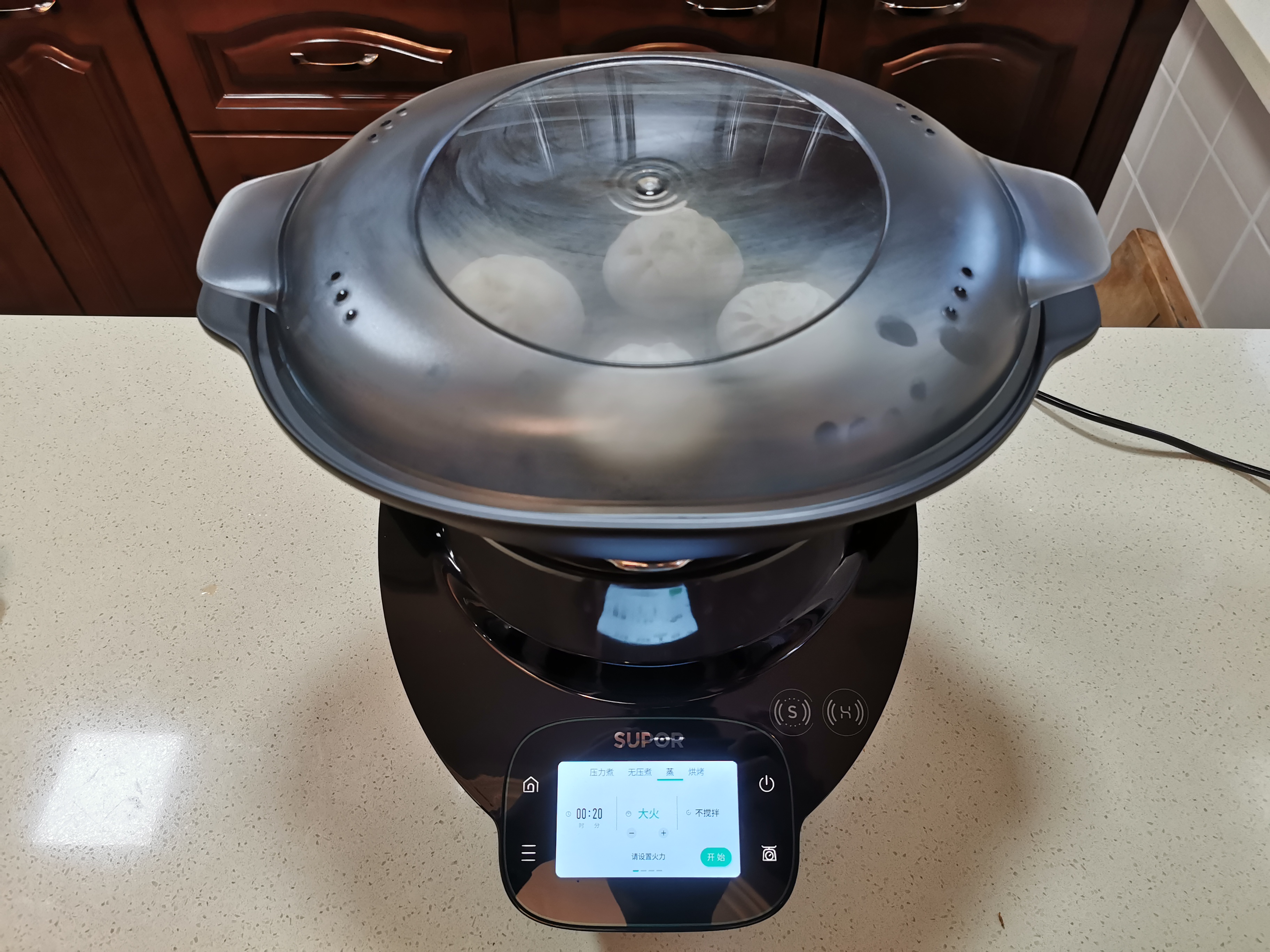 黑科技与顶级大厨交锋,厨房黑科技苏泊尔小c主厨料理机