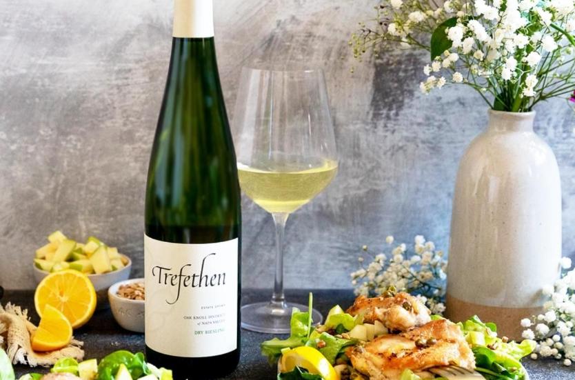 起泡甜白葡萄酒和白葡萄酒的区别,起泡葡萄酒和白葡萄酒哪个好喝