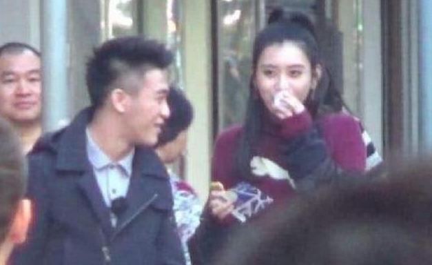 奚梦瑶：母凭子贵嫁豪门，与窦骁绯闻惹争议，她能否坐稳贵妃之路