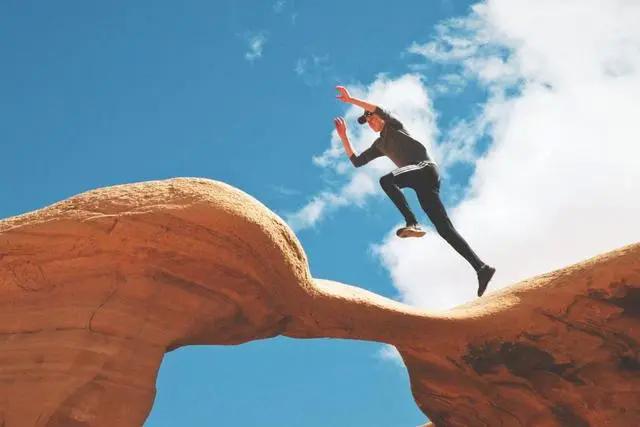 梦游真的存在吗梦游的人不能叫醒,为什么梦游的人被叫醒会死