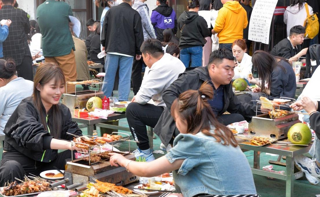 淄博“杀”疯了，挣到口袋里的钱，竟然主动“吐”了出来