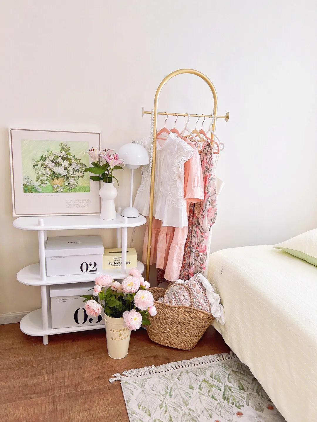 小户型卧室榻榻米床柜一体轻奢风,尚品宅配卧室榻榻米效果图小户型