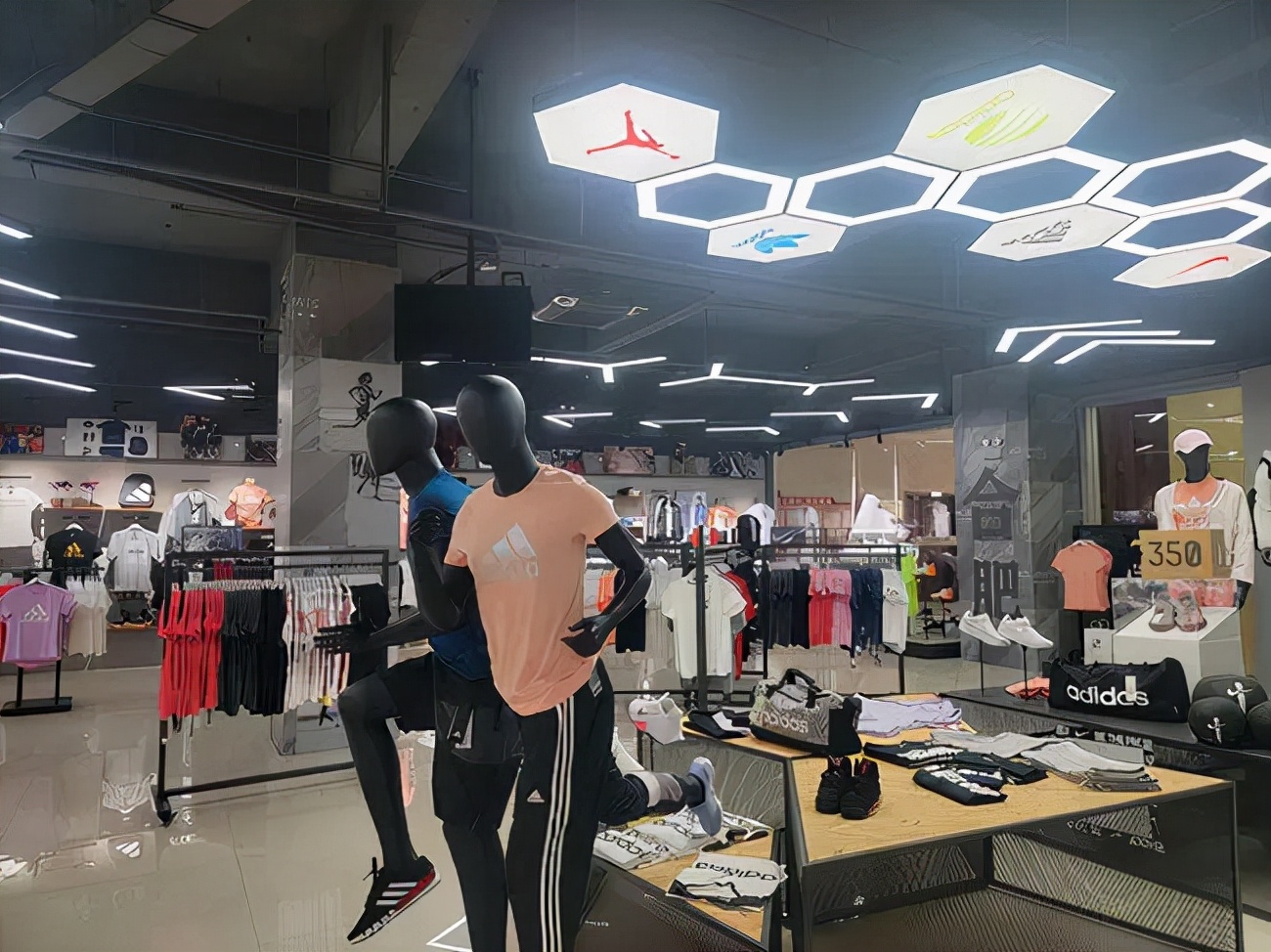 阿迪耐克折扣店怎么做活动,耐克阿迪折扣店可靠吗