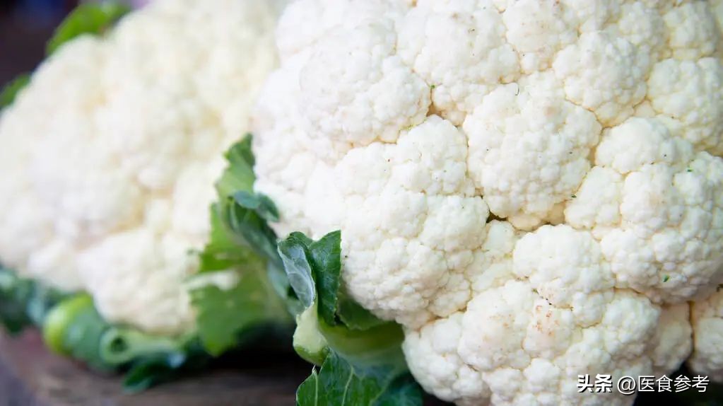 皮肤上小疙瘩抠掉就出血,皮肤上的小凸起可以自己去掉吗