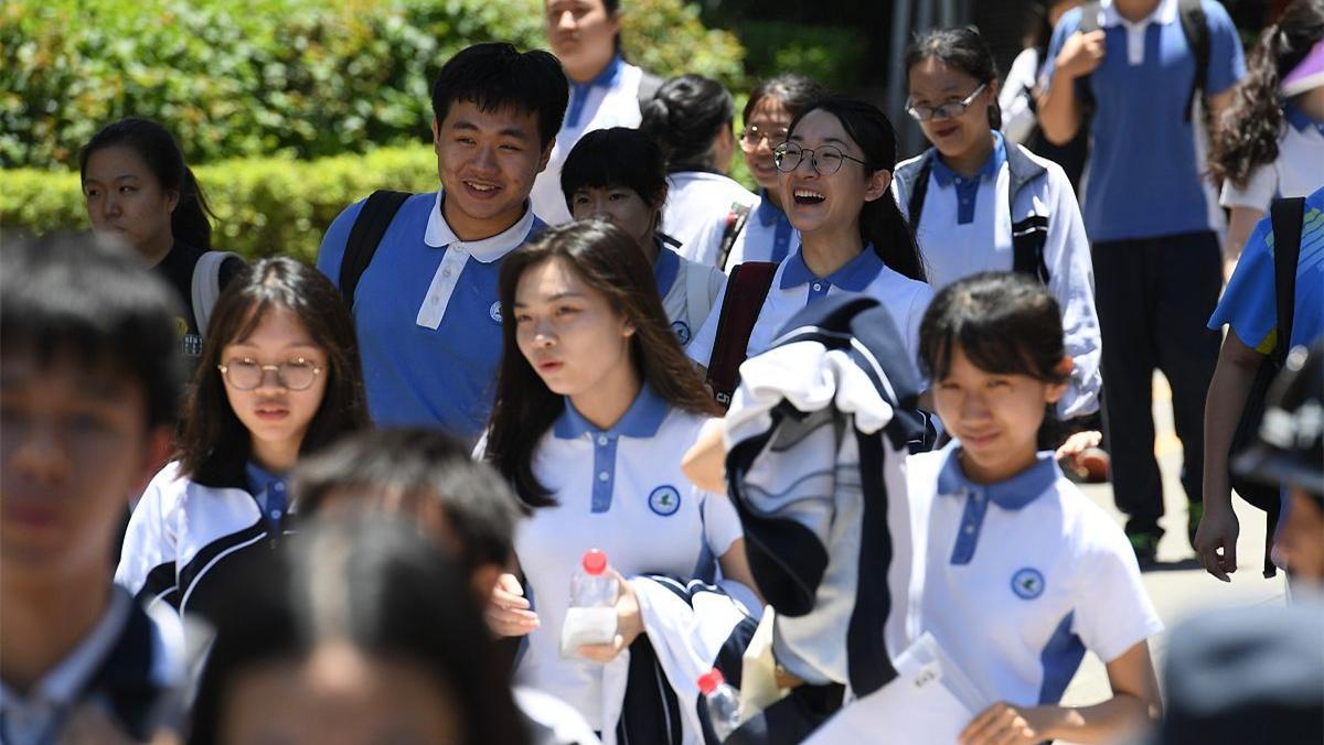 女朋友出轨男朋友霸气反击,女友出轨有理有据的劝男友