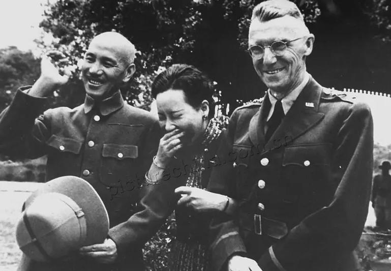 48年一国军军官被下令枪决，行刑前他拒绝下跪，高呼：毛主席万岁