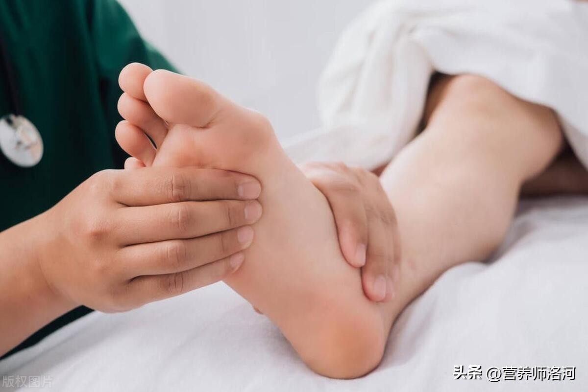 脚踝扭伤怎么办快速恢复小妙招,肌贴应对脚踝扭伤