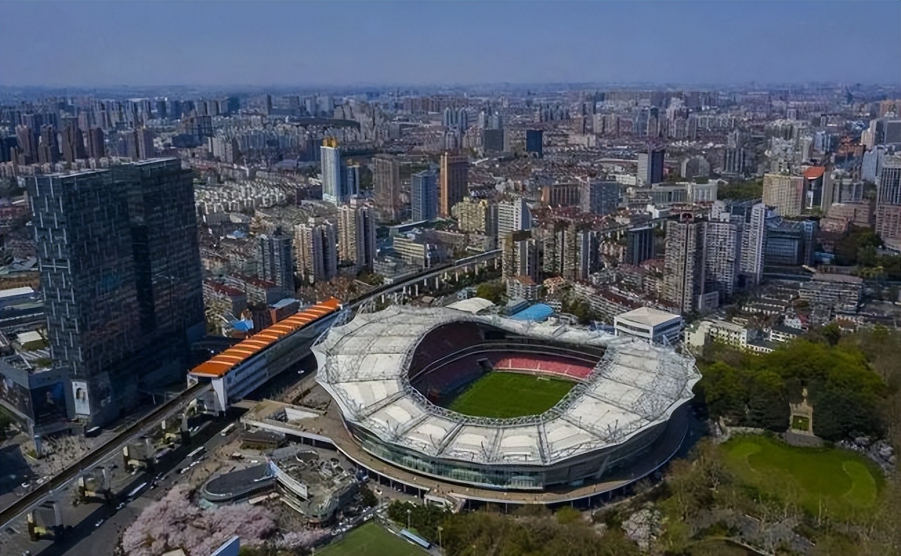 “转移兵工厂”｜百年足球俱乐部产业振兴带动区域升级的城市更新