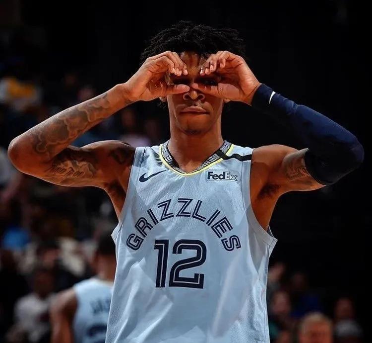 无对抗受伤回来执行罚球,无对抗受伤瞬间