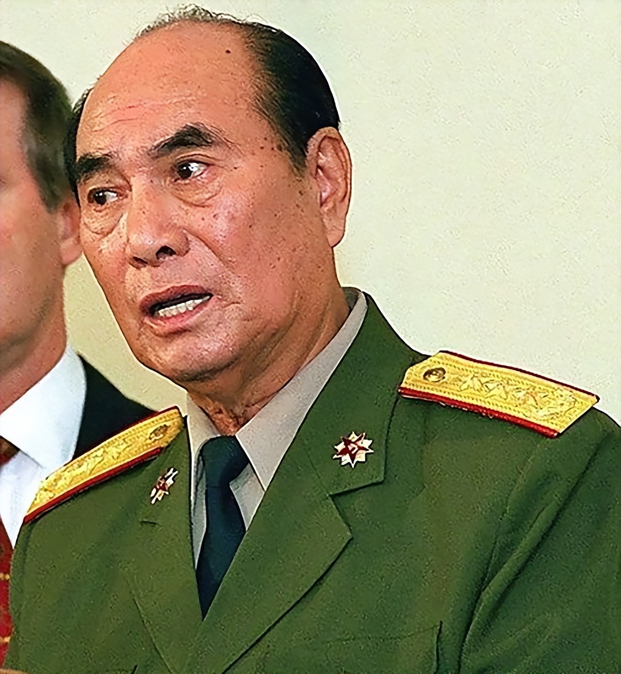 1998年*万年张**访美，美国陆军司令一把将其抱住大喊：可算抓到你了