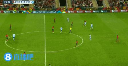 又来搞笑！C罗门前3米空位调整3秒，卯足力气一脚踢空，帅气逼人