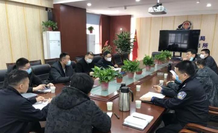 宸插濂冲瓙鎯ㄦ鎴夸腑鍑舵墜娣″畾浣滄,31宀佸コ瀛愯８姝绘ゼ椤舵鎬庝箞鏍蜂簡