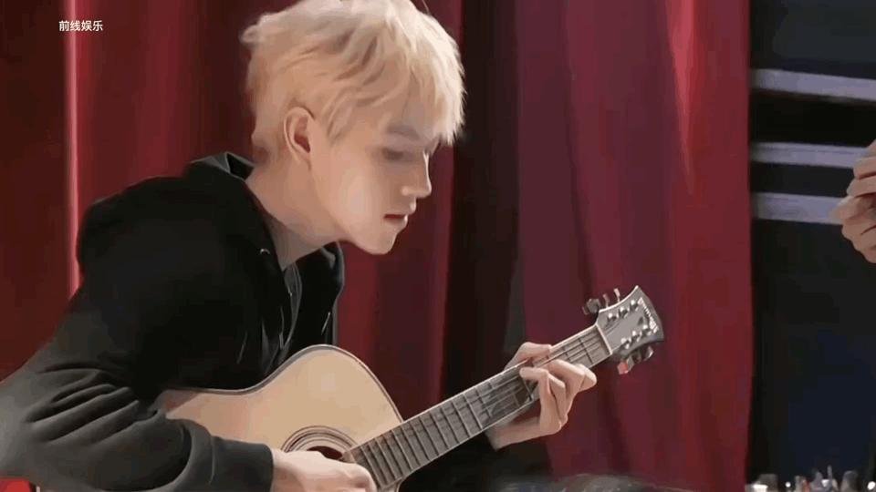 农村男孩逆袭成巨星,农村小伙成名之路