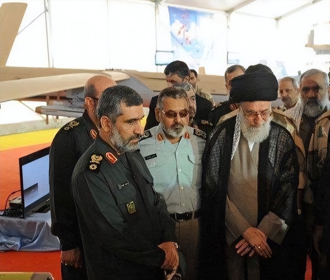 热烈欢迎中东友人参观访问珠海防展，但是配重拆了可不保修哦