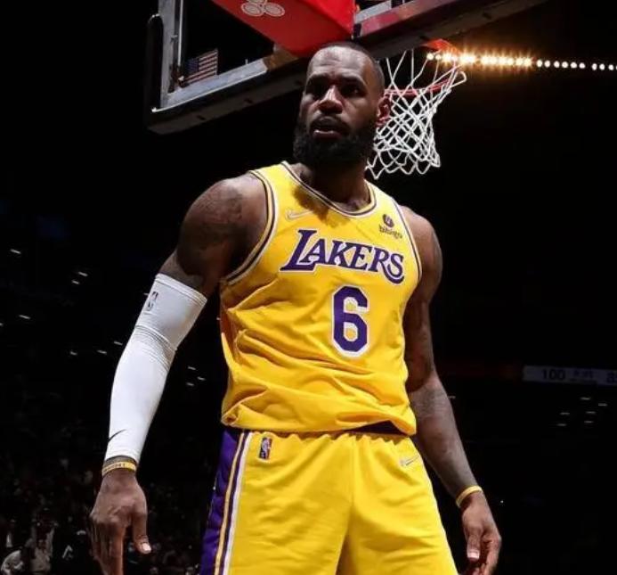 詹姆斯总薪水排行榜,全球球星收入前十名