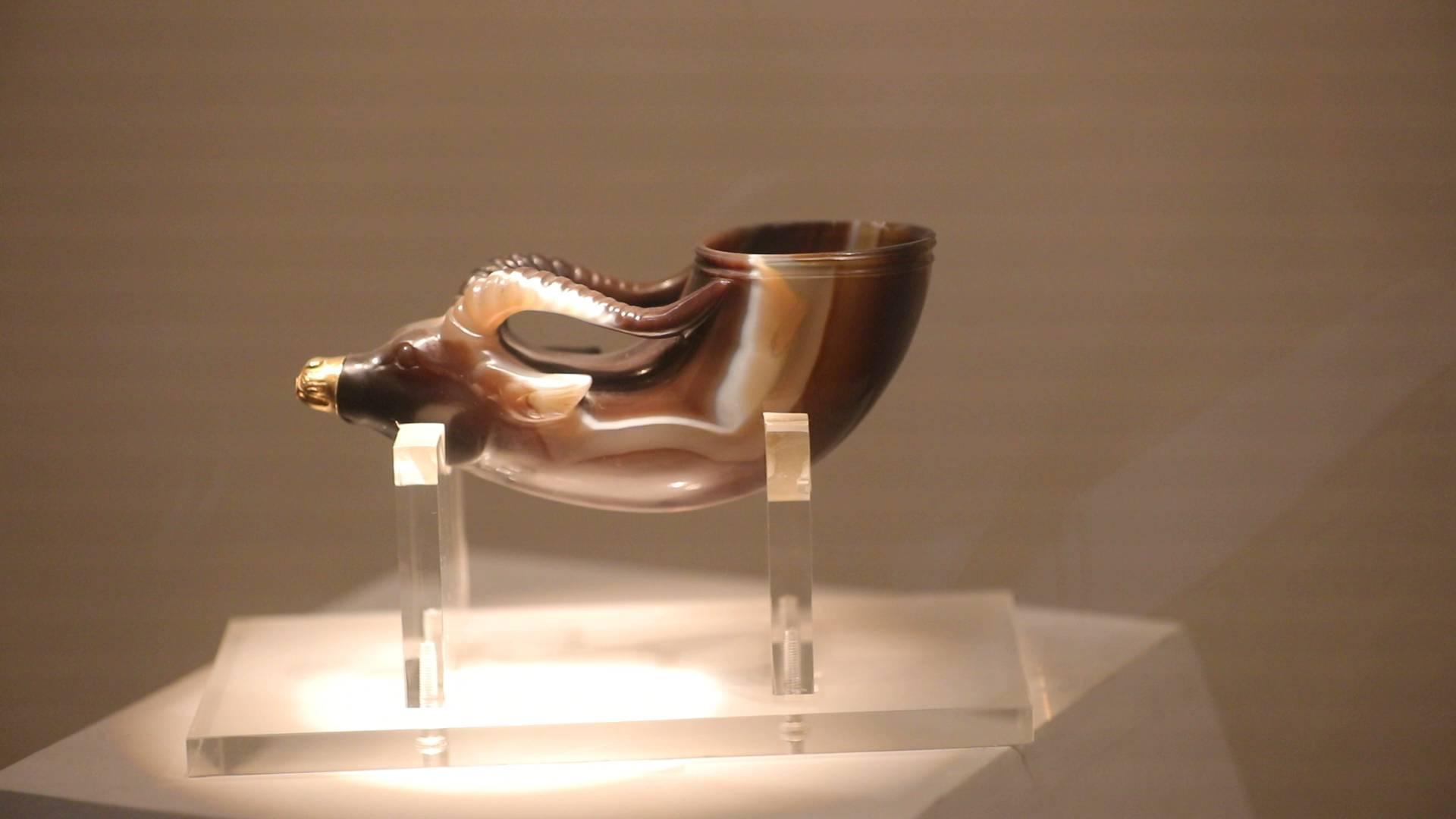 镶金兽首玛瑙杯在陕博展出图文,陕西镇馆之宝是玛瑙兽首杯