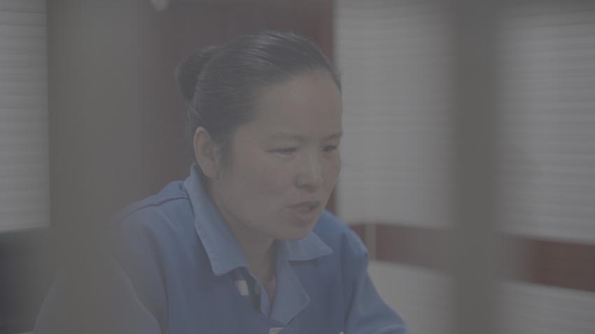 抱着“师父”画像不许人碰，大肆为境外“师父”敛财……他们，为何如此疯迷？