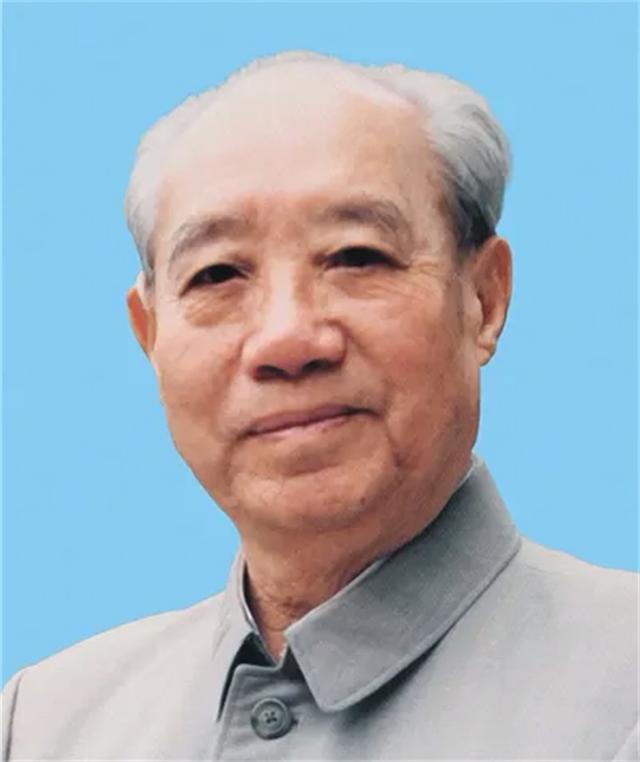 76年毛主席病逝，*国锋华**紧急召开会议：有三个问题需要尽快解决