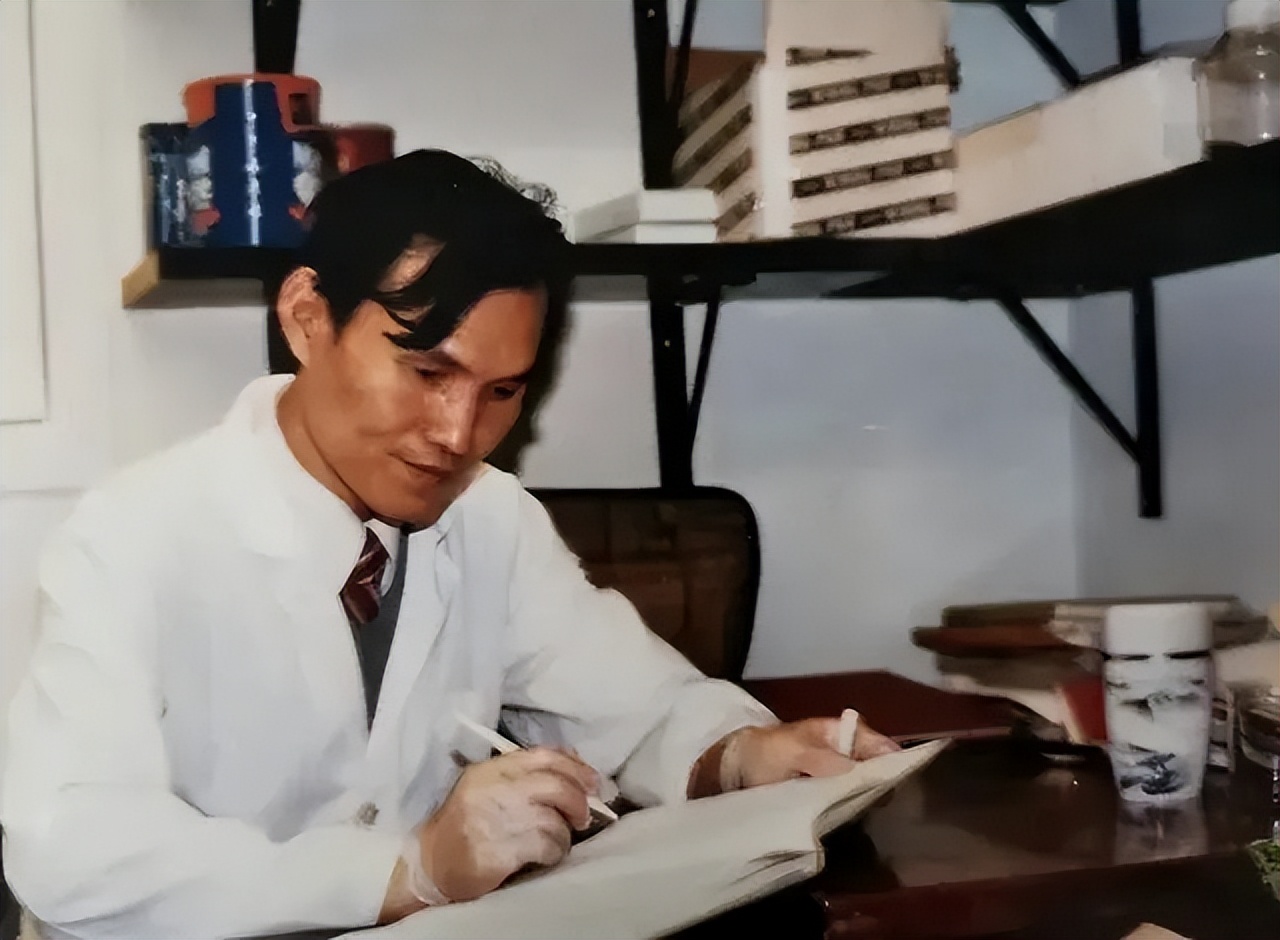 56年上海传染病院来一老农，浑身滚烫口鼻冒血，医生检查表情诡异