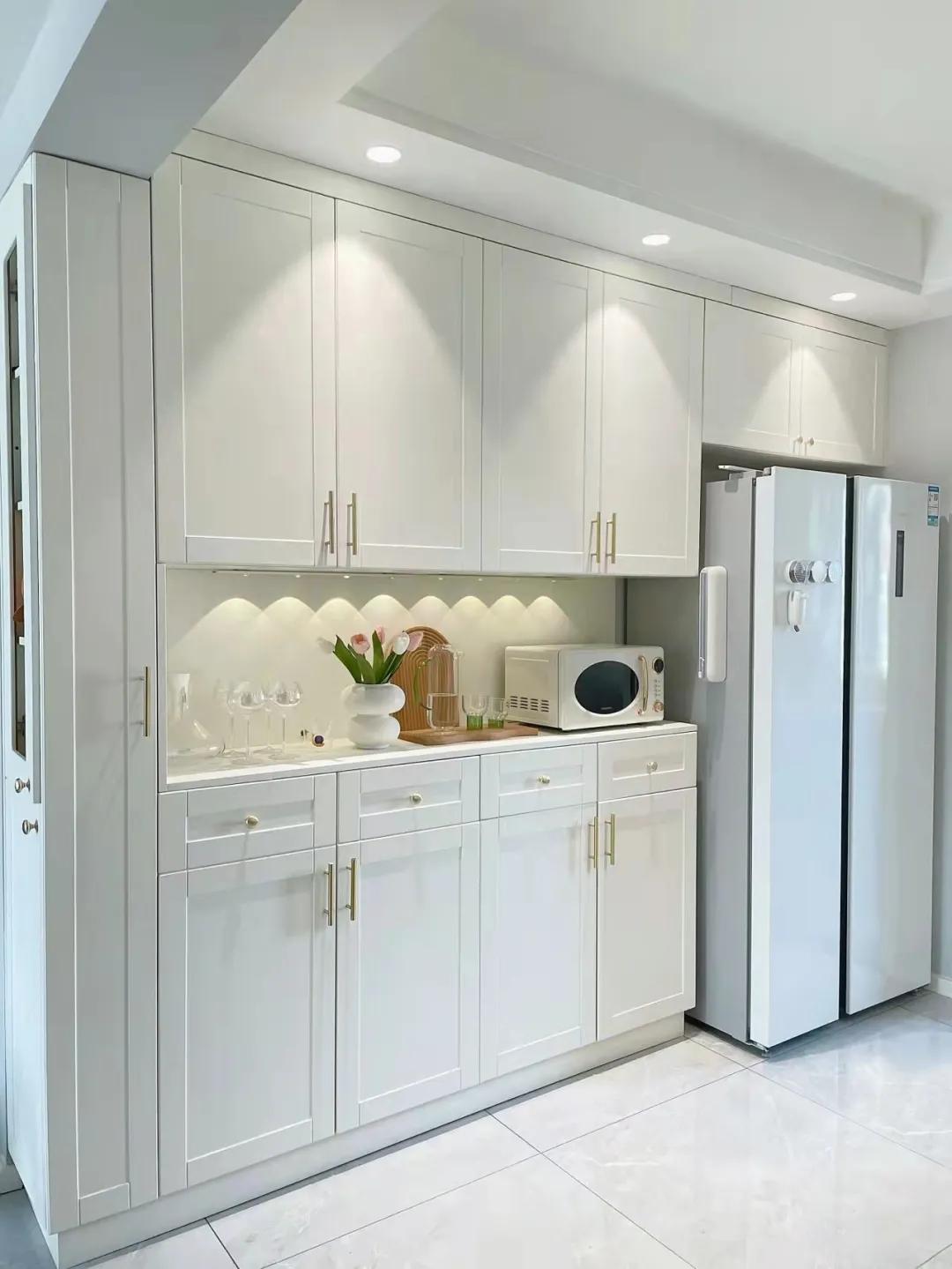 冰箱嵌入餐边柜深度多少才适合,冰箱嵌入餐边柜靠里还是靠外