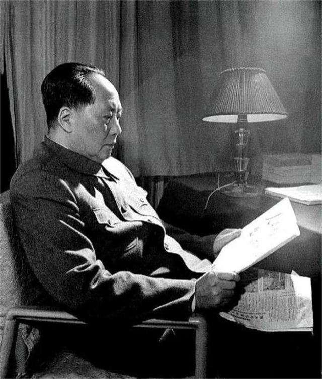 我国领导人都是如何评价蒋介石的?周总理评语中肯,毛主席最精辟