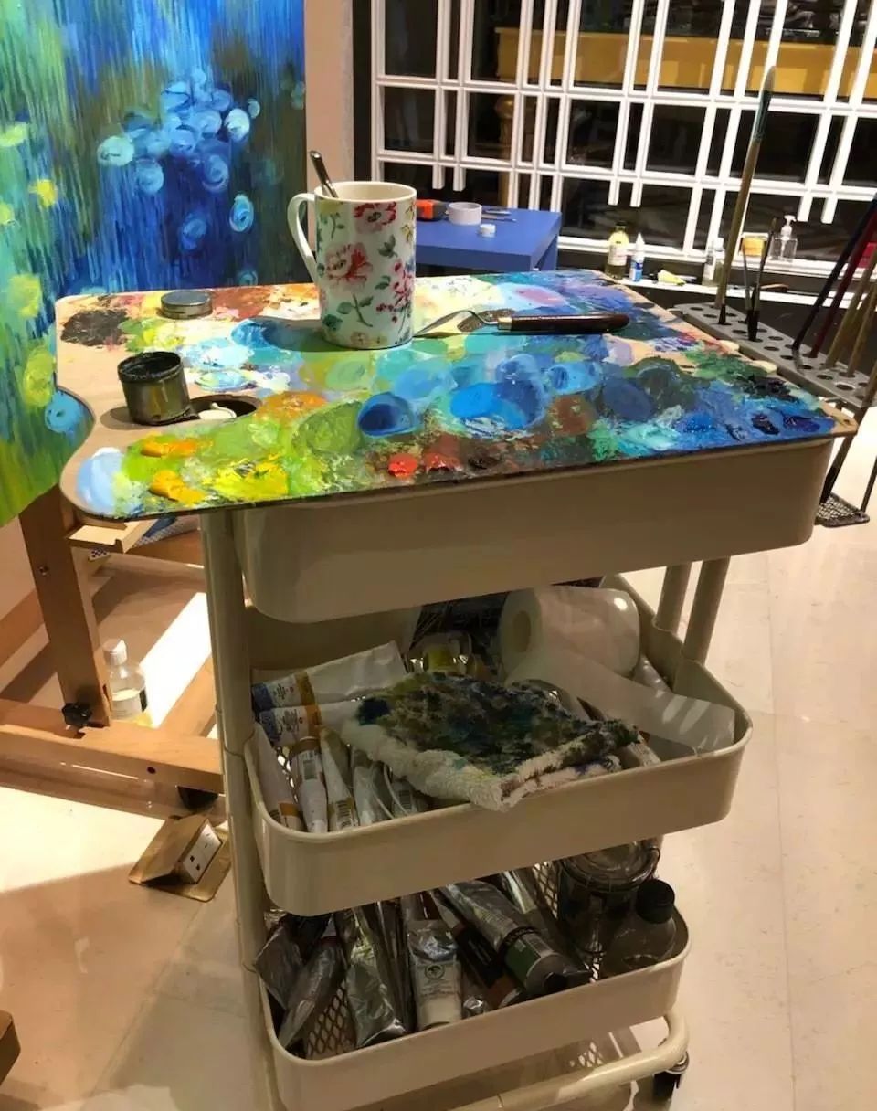 美女卖画赚钱月入10万,画家月入10w