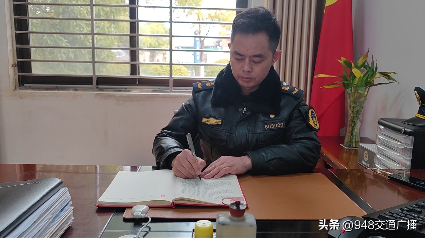 红心蓝甲耀鄂东｜路政员夏建：扎根基层24年最是笃行砺初心