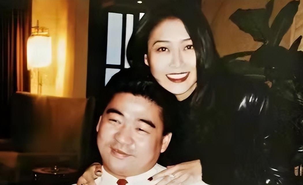 “性感女神”一脱成名，全裸出镜混成影后，玩够了嫁豪门生活幸福