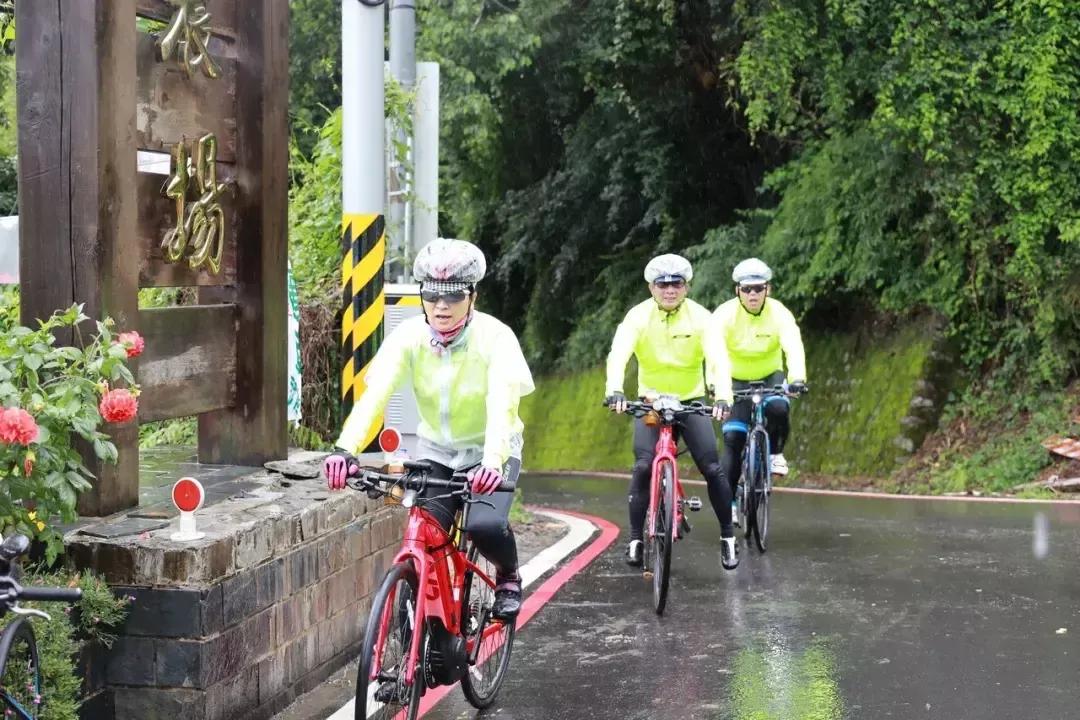 雨天骑车该注意哪些,雨天骑行攻略