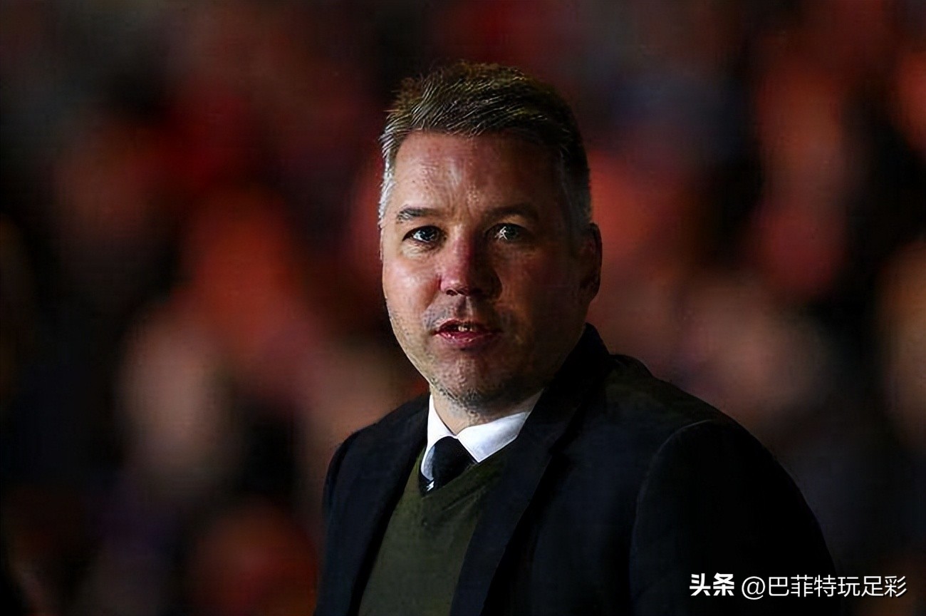 曼联胖虎卡塞米罗踢几号位,卡塞米罗正式加盟曼联几号