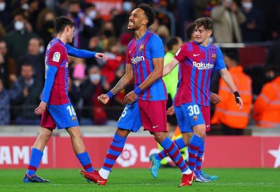 巴萨4比0胜利,巴萨16场不败重燃希望