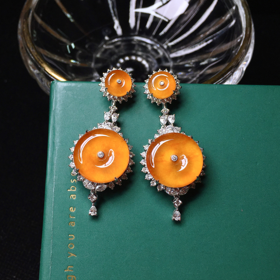 估价150万的黄翡手镯，长什么样子，它凭什么这么贵？