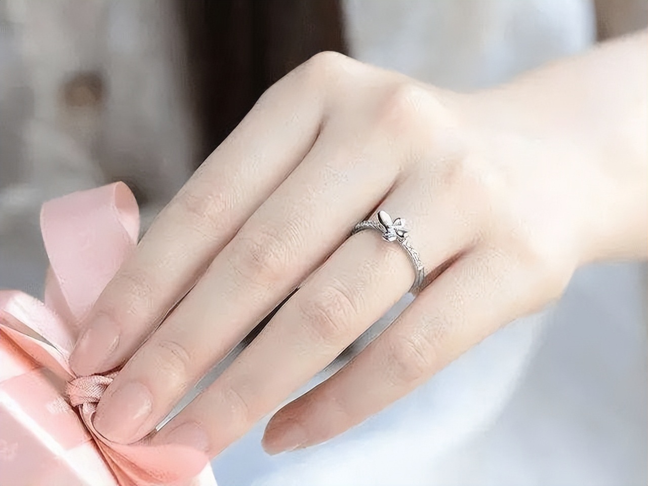 不锈钢锅顽固油污去除,不锈钢锅污渍怎么刷掉