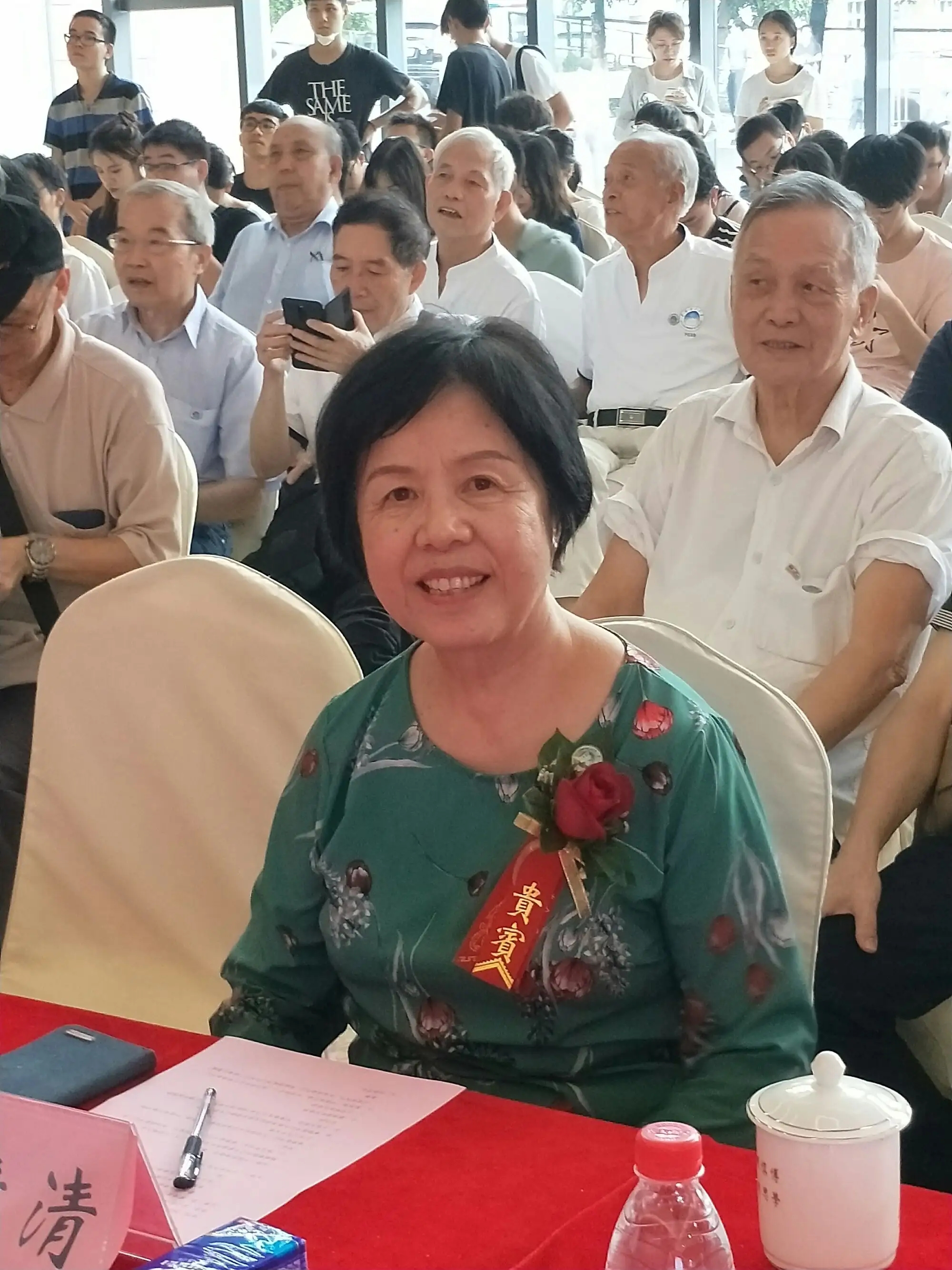 广东梅州大黑马：20岁考上人大，官至副部级，创办A股，身价240亿